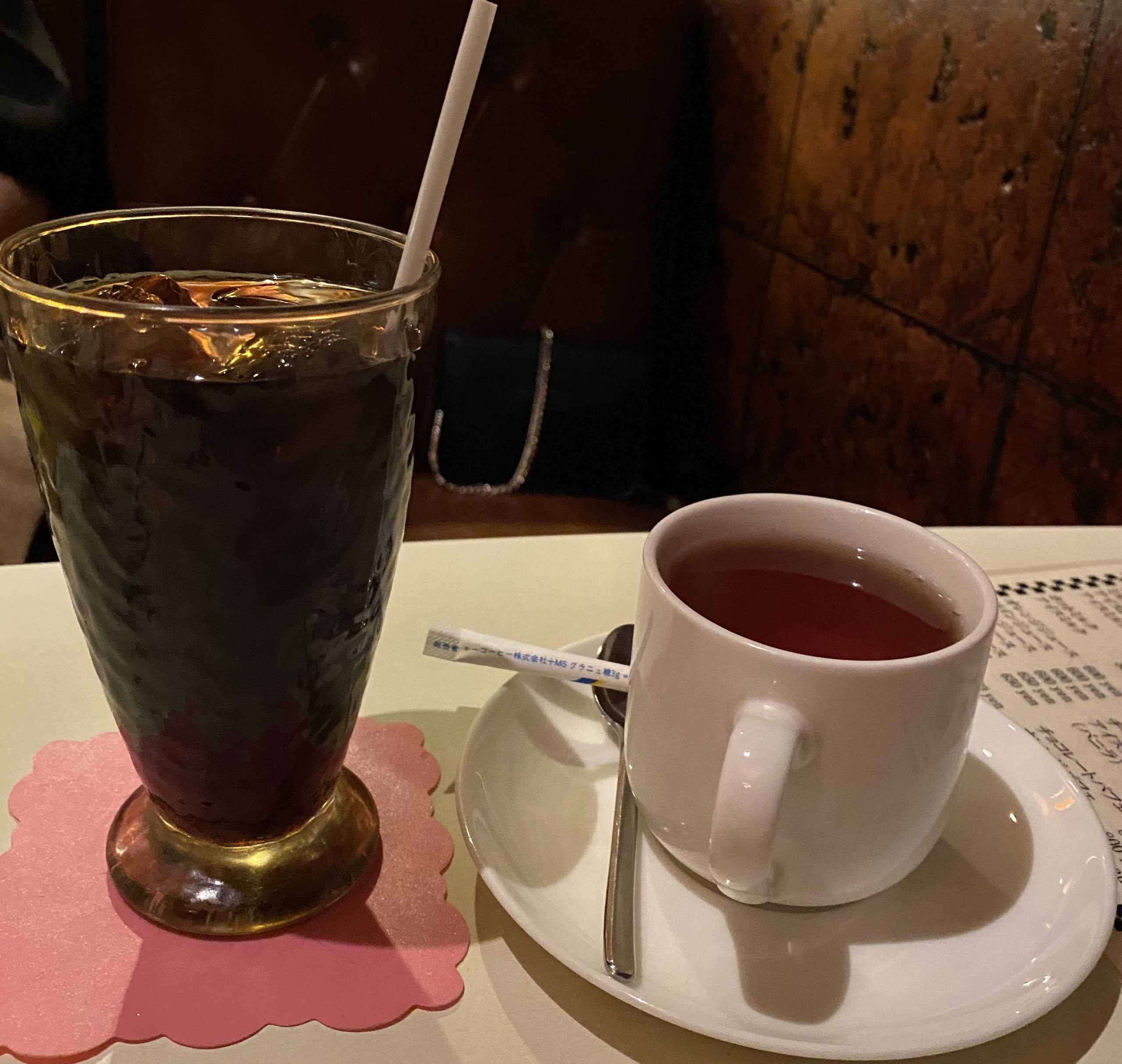 上野の人気純喫茶「丘」のアイスコーヒー＆ホットティーの画像